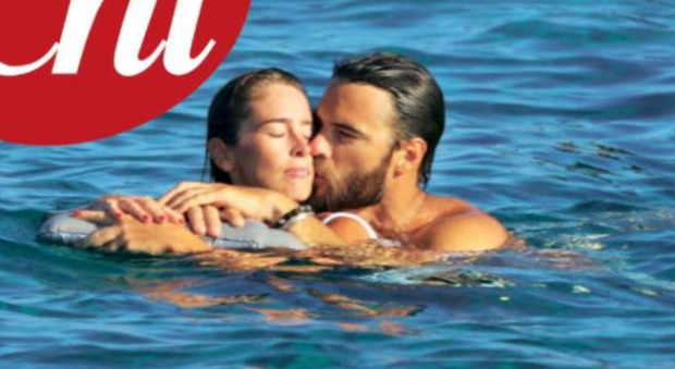 Maria Elena Boschi, baci e tenerezze in mare con il nuovo fidanzato Giulio Berruti