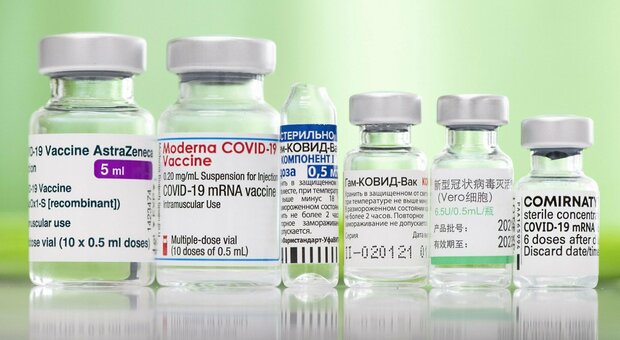 Pfizer e Moderna, l'Aifa: «Seconda dose vaccino non oltre 42 giorni, intervallo ottimale da 21 a 28»