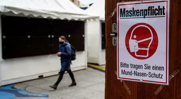 Covid in Germania: Angela Merkel opta per il lockdown per i no vax