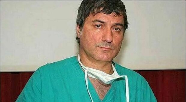 Condannato Paolo Macchiarini, il chirurgo dei trapianti non autorizzati. Le finte nozze e il curriculum falso: la doppia vita del medico vip