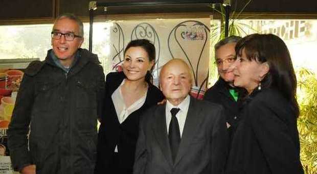 Lino Ceccarelli con il presidente Ceriscioli e con gli assessori Bora e Bravi