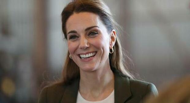 Kate Middleton schiarisce i capelli e si fa bionda, la nuova acconciatura la incorona subito icona di stile