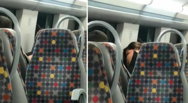 Fanno sesso in treno davanti a tutti: nei guai due ventenni, il video hot postato su Twitter