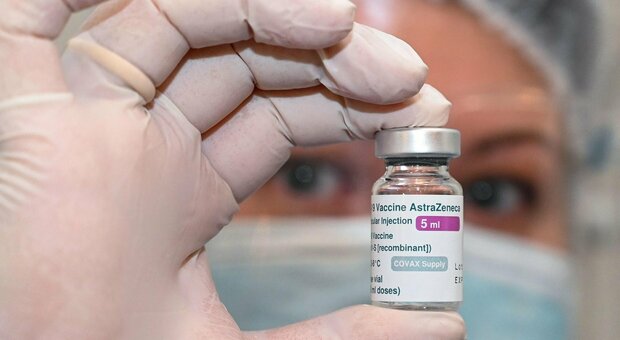 AstraZeneca-Pfizer, efficace il mix tra prima dose e richiamo (ma più effetti collaterali)