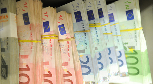 Crisi di governo, verso aumento dell'Iva? Codacons: «Stangata da 1.200 euro a famiglia»