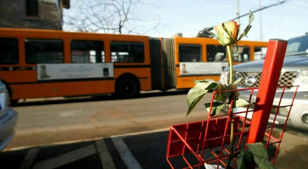 Cristina, travolta e uccisa da un bus: l'autista era in una chat a luci rosse
