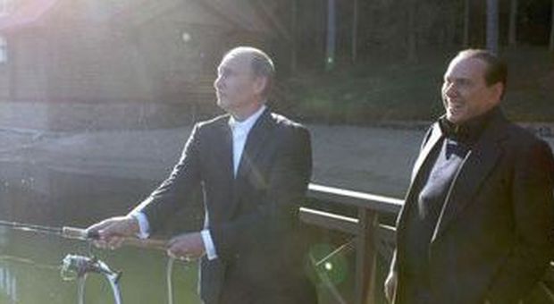 Putin e Berlusconi (foto Alexei Nikolsky - Ap/Ria-Novosti)