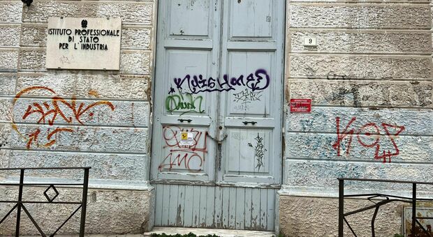 L'ingresso dell'ex Ipsia in via Curtatone ad Ancona