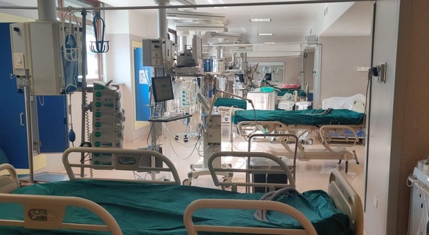 Allarme rosso all'ospedale di Torrette: i letti Covid sono di nuovo al limite