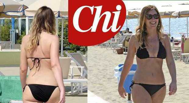 Maria Elena Boschi va in ferie In bikini a Marina di Massa