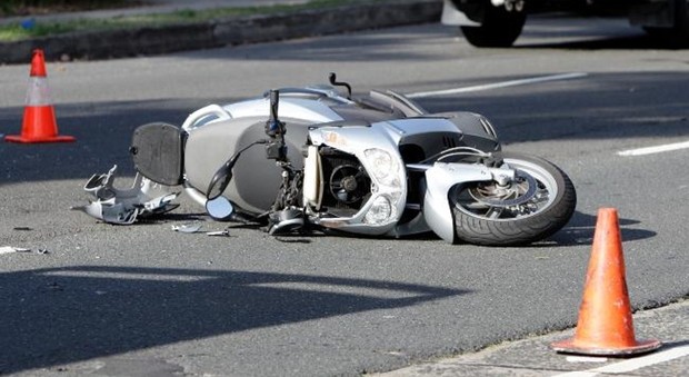 Violento frontale auto-scooter Muore sul colpo ragazzo di 17 anni