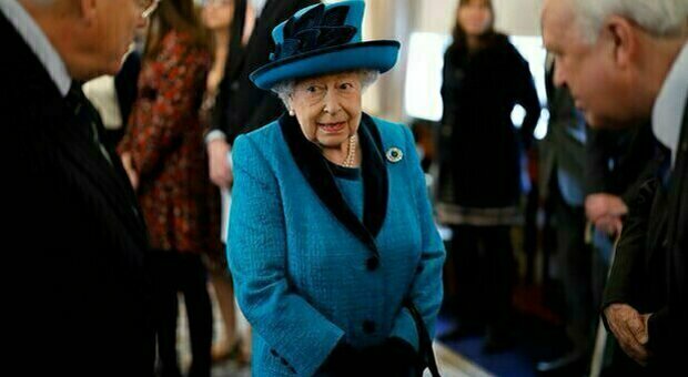 La regina Elisabetta verso l'addio alla corona. Il vertice convocato dal principe Carlo