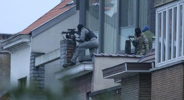 Bruxelles, arrestato Salah Abdeslam Sparatoria tra polizia e terroristi di Isis