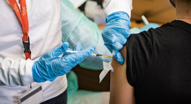 La vaccinazione resta lo strumento più efficace per evitare il contagio da Coronavirus e il rischio Covid