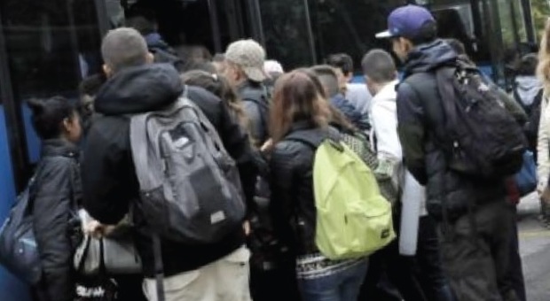 Bulli, minacce e violenze sugli autobus: messe sotto controllo le fermate del Campus