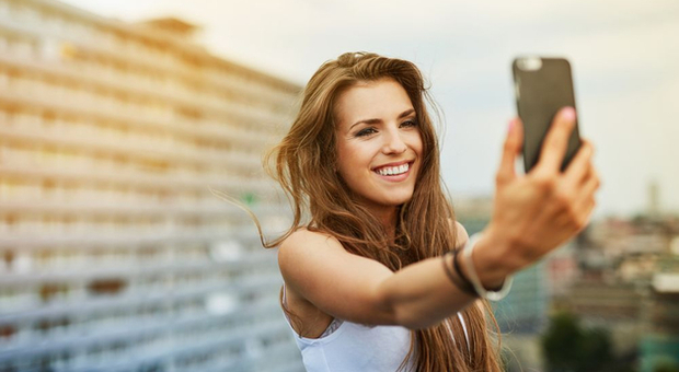 #iorestoacasa, le sette regole d'oro per scattarsi un selfie perfetto