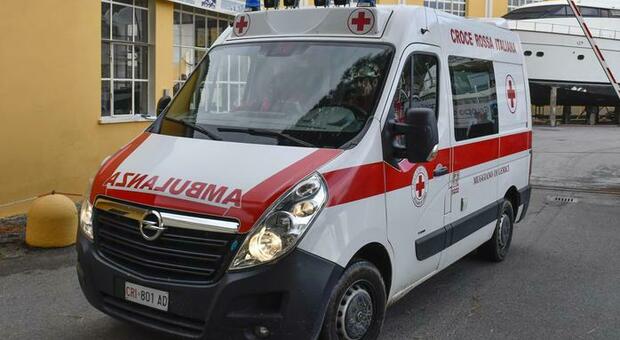 Neonato morto trovato in un residence a Trapani: forse gettato dalla finestra dopo il parto