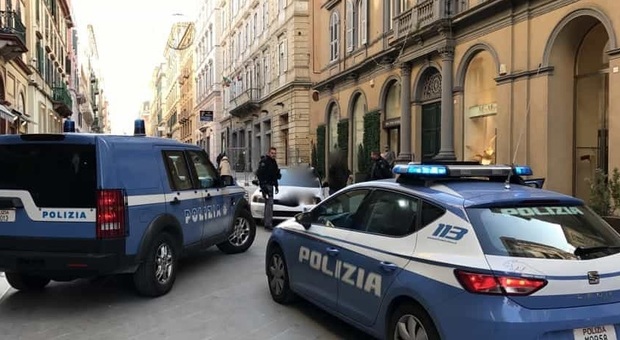 Polizia in centro ad Ancona