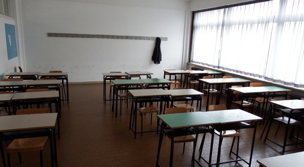 Ancona, il ritorno sui banchi di scuola è a ostacoli: corsa contro il tempo per la copertura delle supplenze