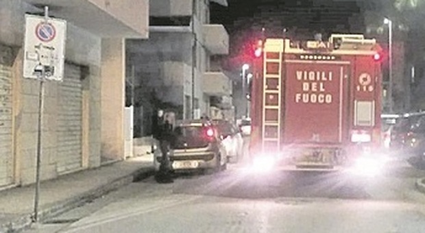 Porto Sant'Elpidio, panico nella palazzina: minaccia i vicini di casa e forze dell'ordine con un'accetta