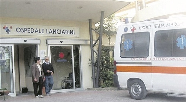 Sassocorvaro, il comitato pro ospedale denuncia: «Da 2 giorni ambulanze senza medici»