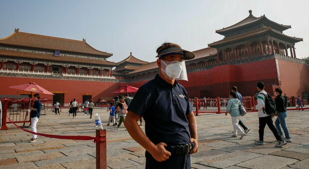 Covid, in Cina torna il lockdown per milioni di persone. «Ma la tolleranza zero frena l'economia»